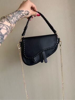Unbranded Black Saddle Shoulder Bag with Gold Chain Strap